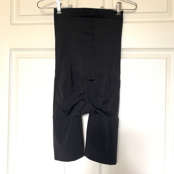 SPANX shapewear shorts - Picture 4 of 6